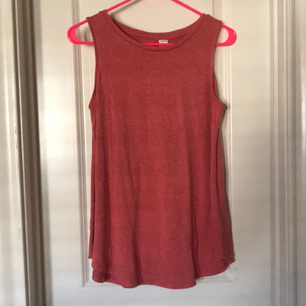 pink tank top